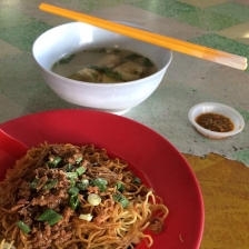 【金鱼村】肉碎云吞面 + Kopi