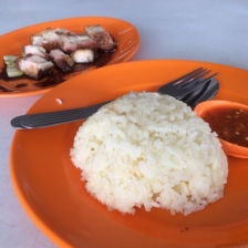 【旧古仔路】香脆烧肉饭 + Kopi冰